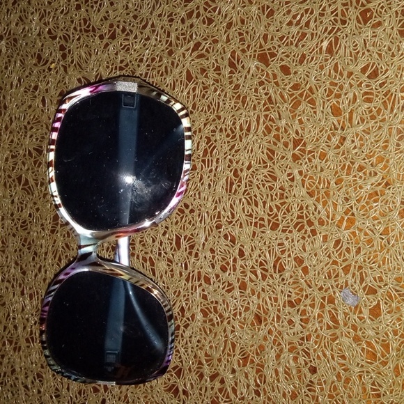 Bargain Bundle of Six Pair of Sunglasses - Picture 7 of 9